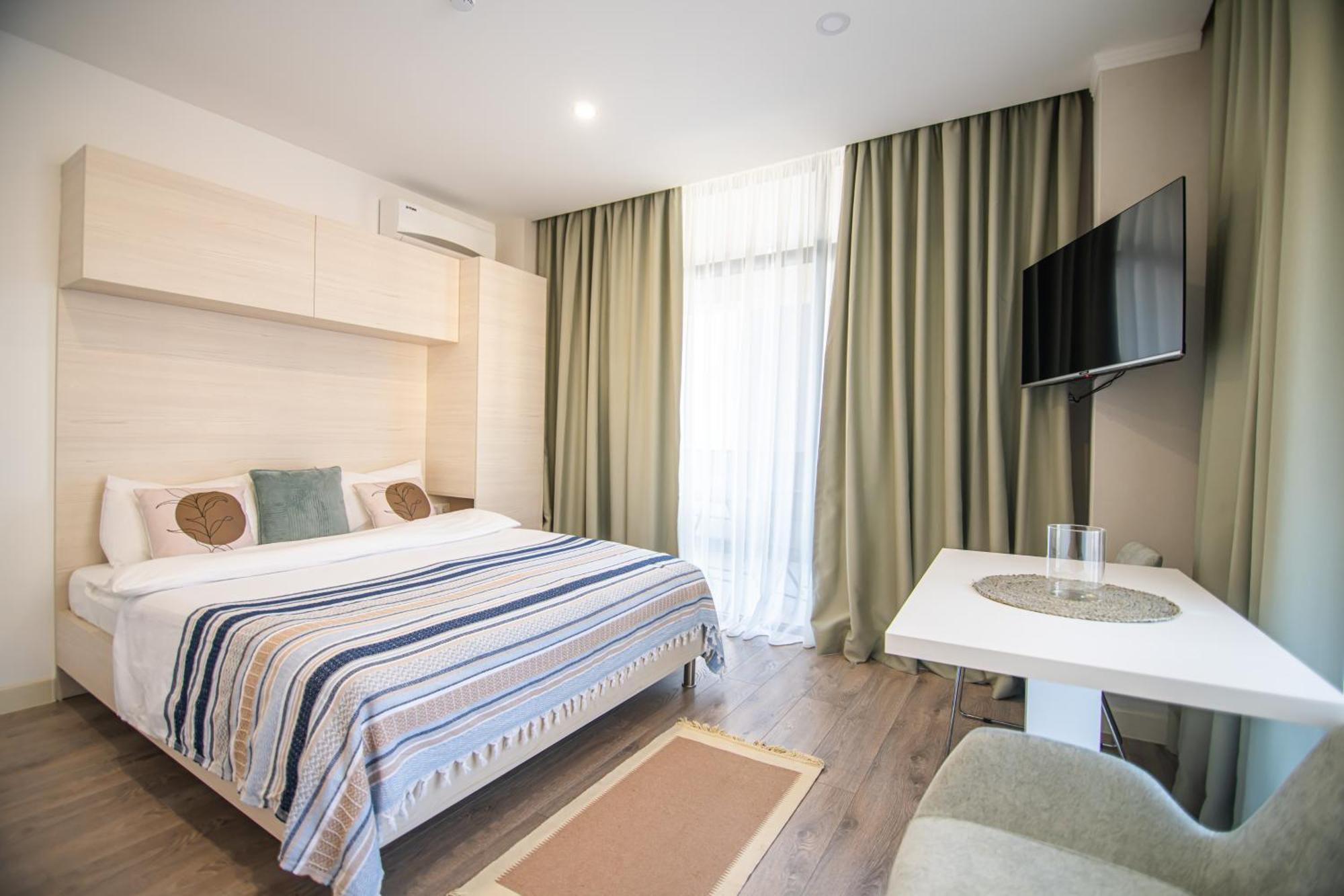 Green Side Apart Hotel Batumi Bagian luar foto