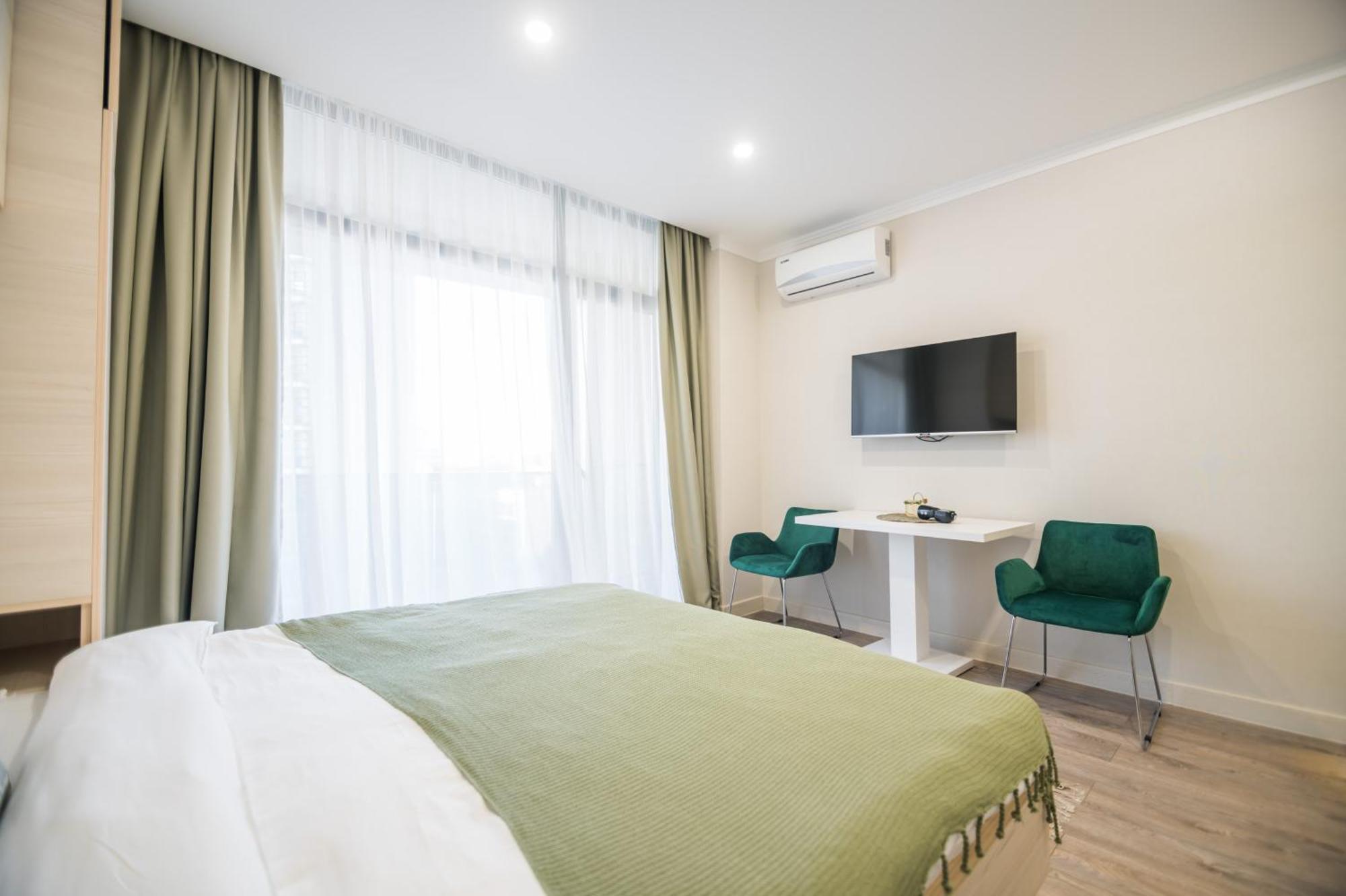 Green Side Apart Hotel Batumi Bagian luar foto