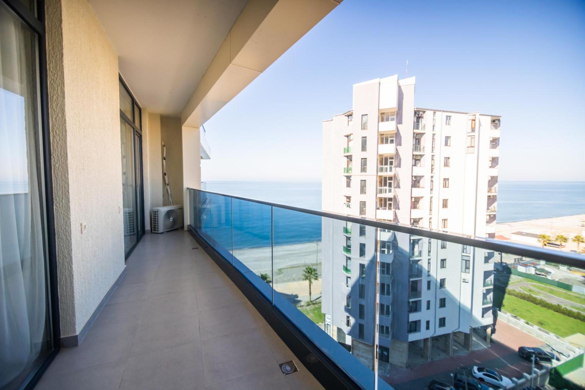Green Side Apart Hotel Batumi Bagian luar foto