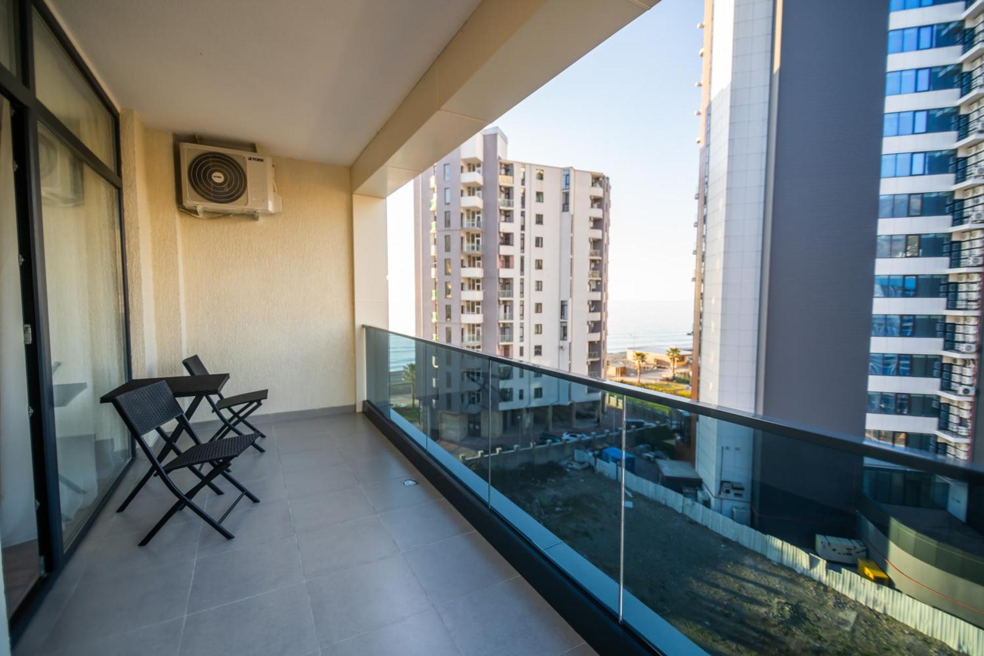 Green Side Apart Hotel Batumi Bagian luar foto