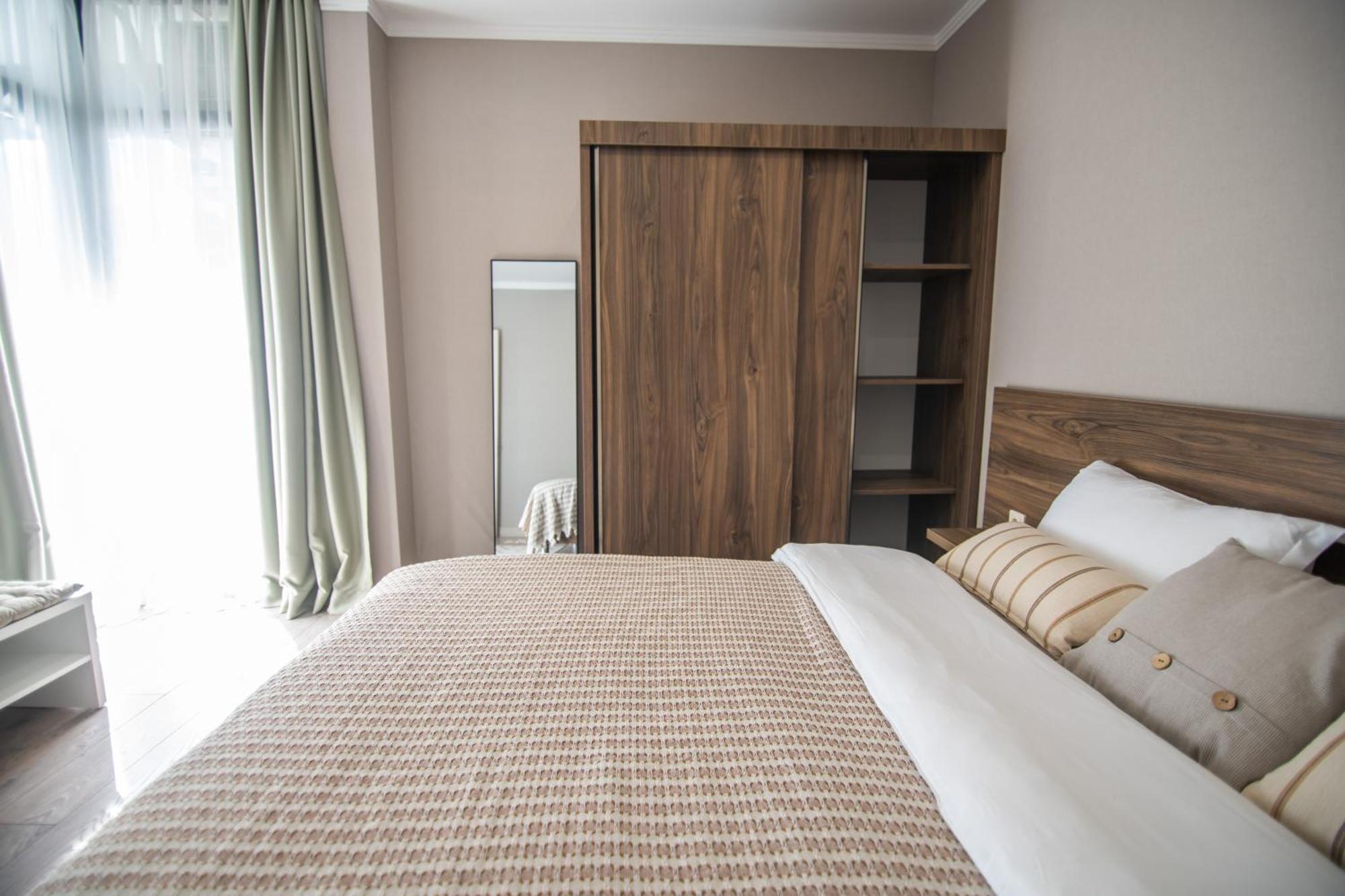 Green Side Apart Hotel Batumi Bagian luar foto