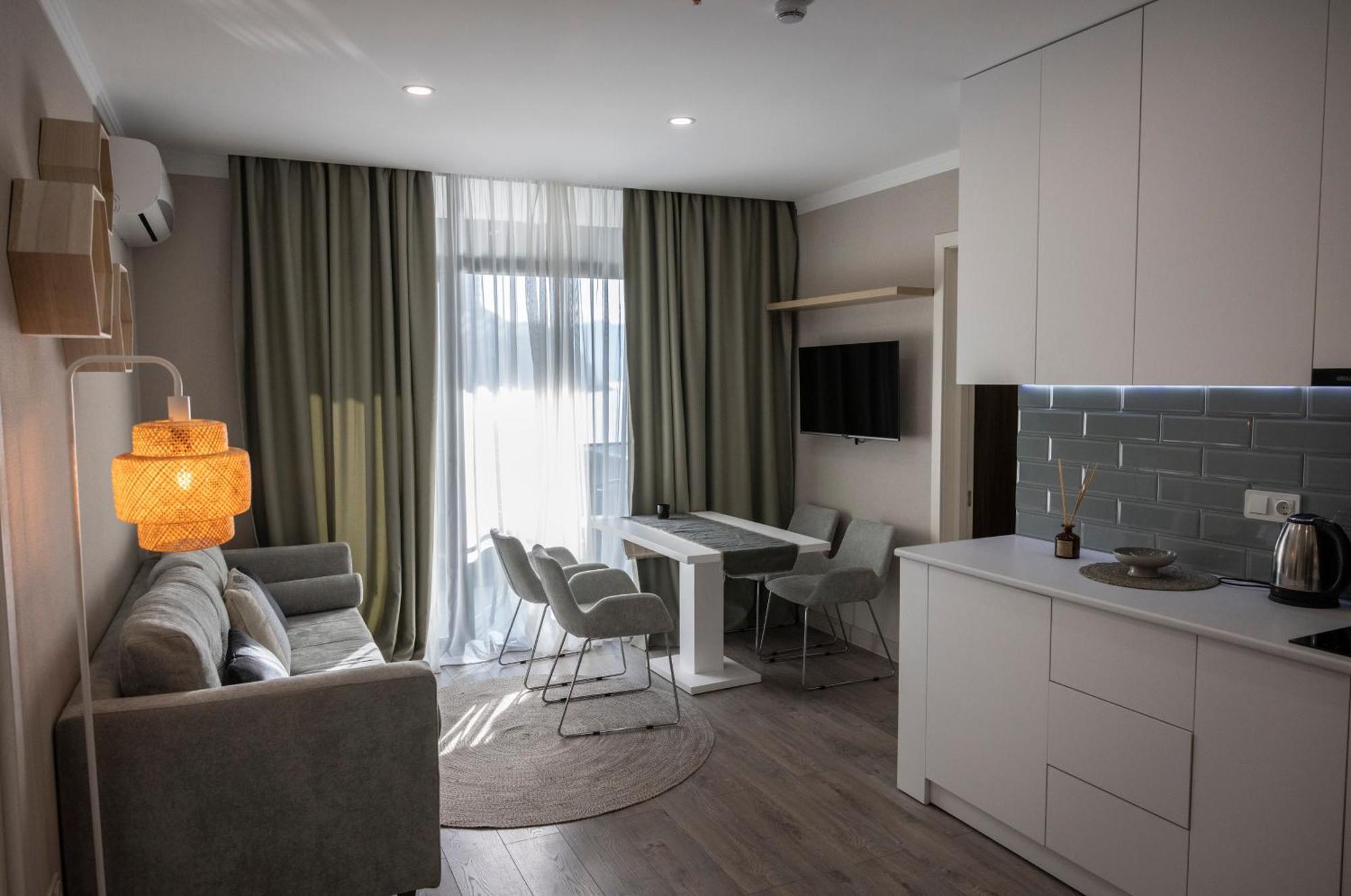 Green Side Apart Hotel Batumi Bagian luar foto