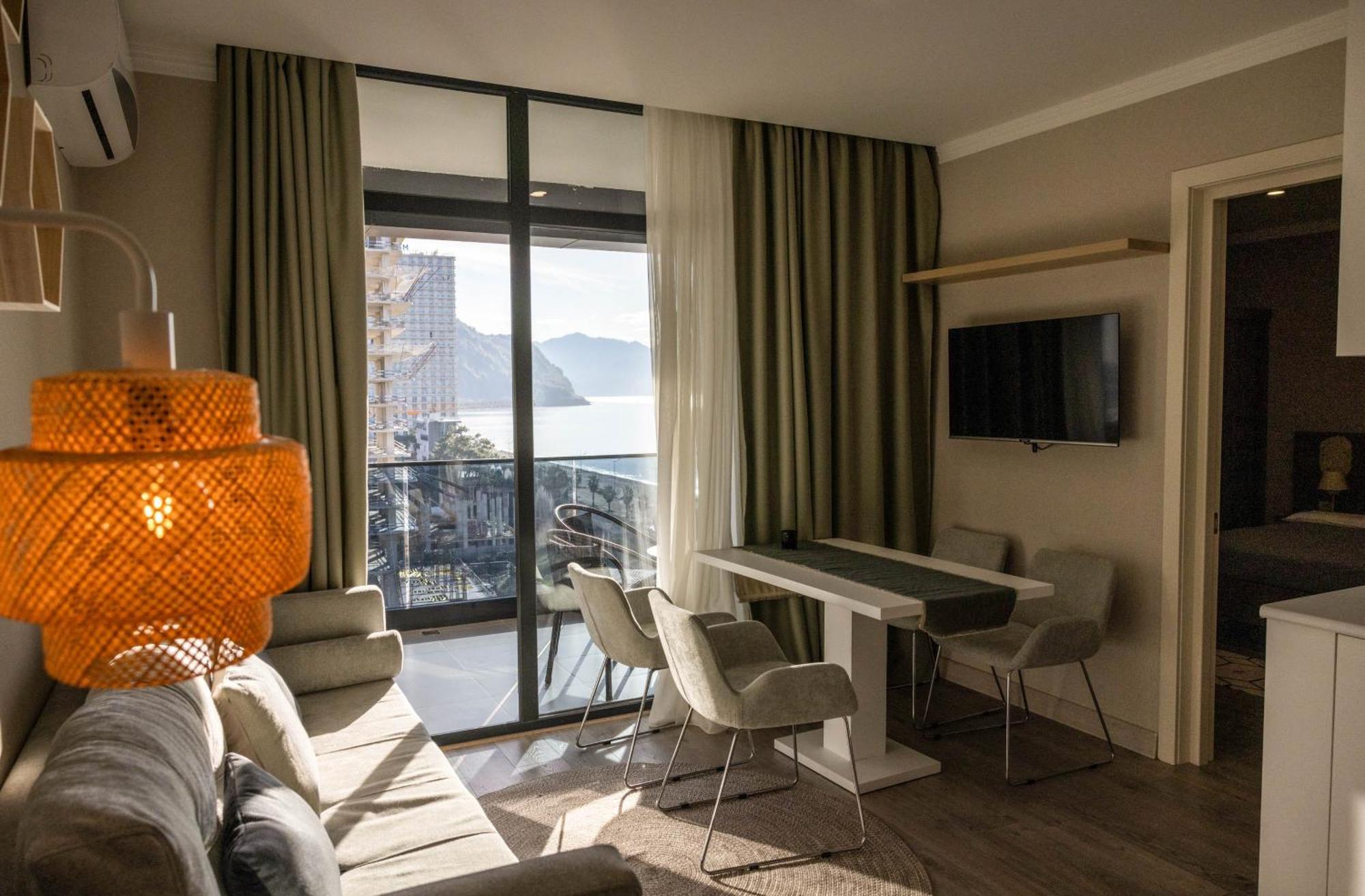 Green Side Apart Hotel Batumi Bagian luar foto