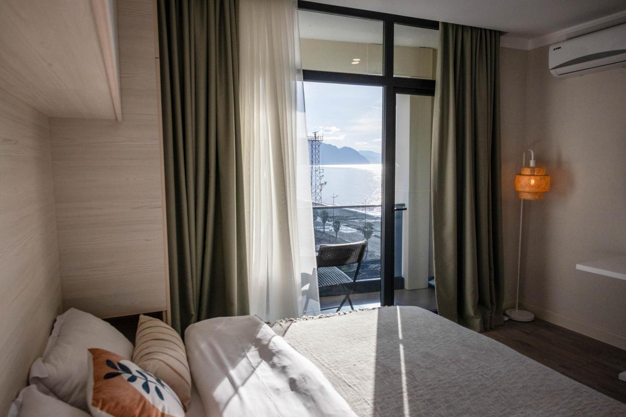 Green Side Apart Hotel Batumi Bagian luar foto