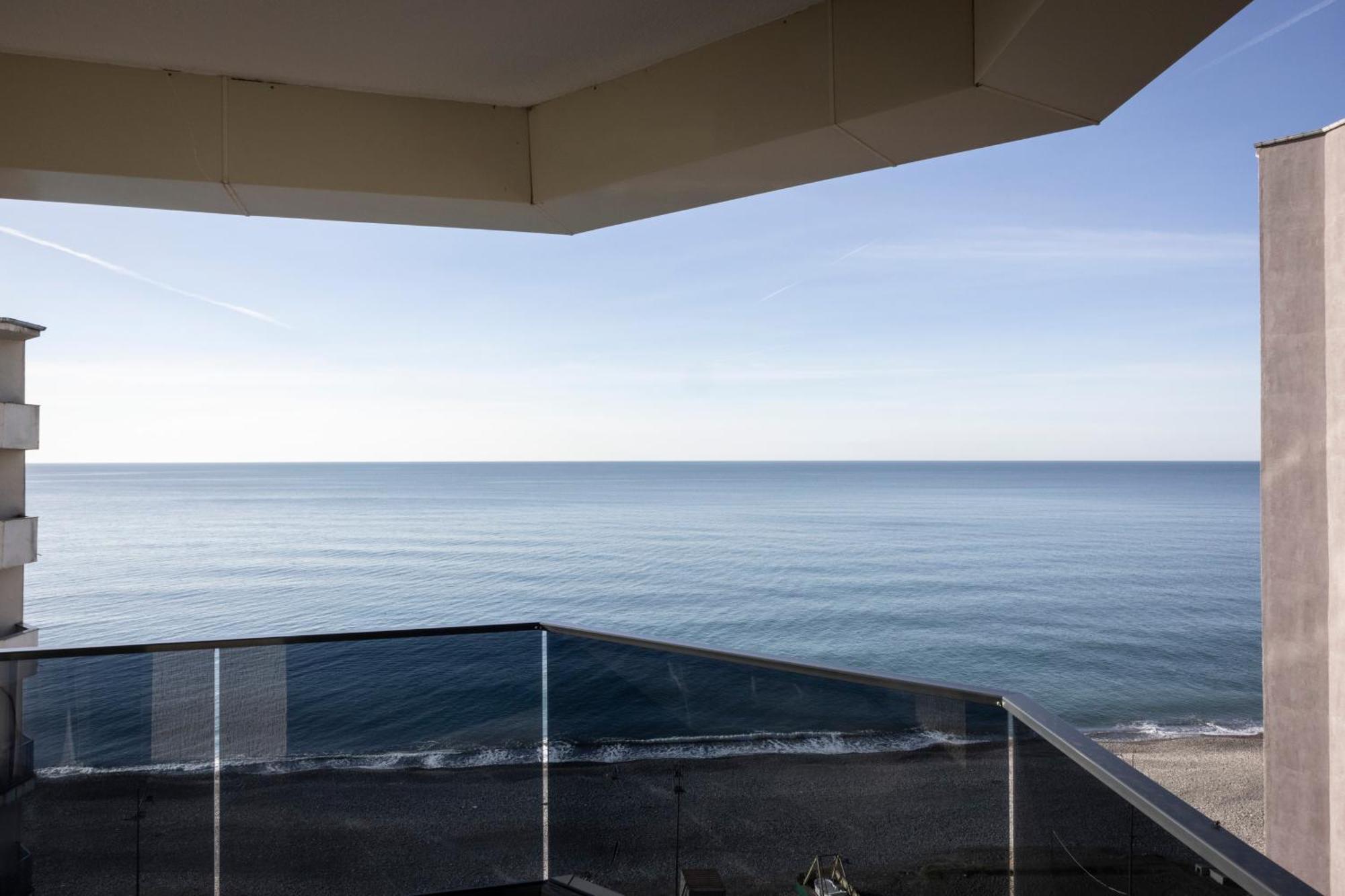 Green Side Apart Hotel Batumi Bagian luar foto